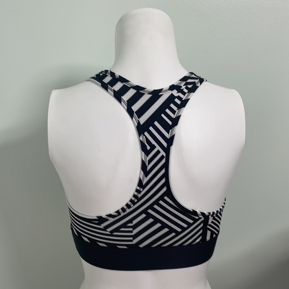 Victoria’s Secret Victoria Sport
Racerback sports bra - Picture 4 of 5